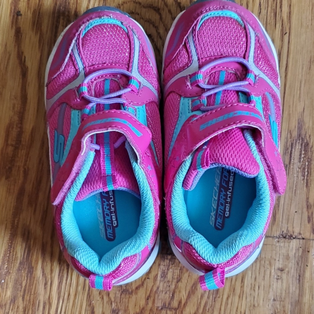 Skechers memory foam size 7 toddler
